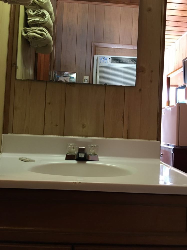Love Hotels Western Holiday By Oyo At Harlan Lake Ne 앨마 외부 사진